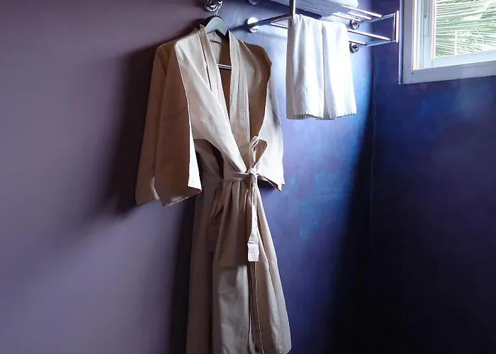 Hotel Men S And - Caters To Gay Men Siem Reap
